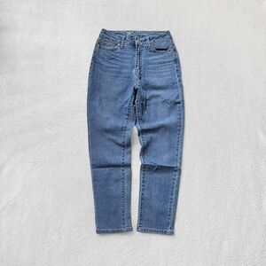 No Boundaries High Rise Straight Leg Mom Jeans, Junior Women’s 1 (XS)